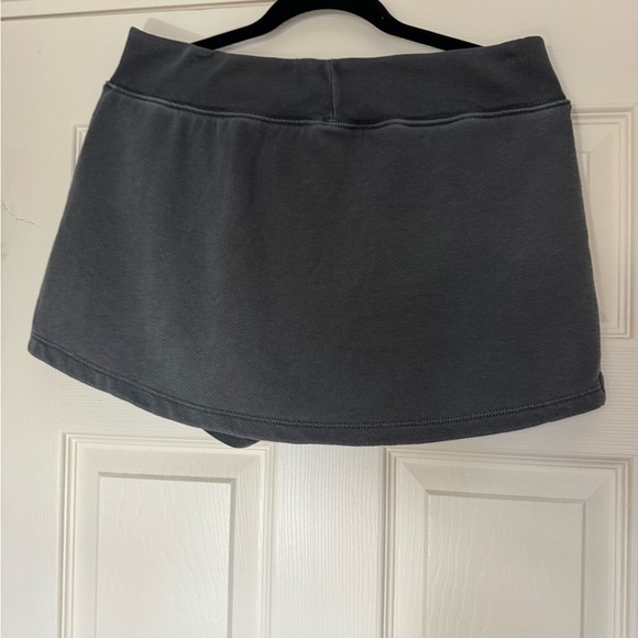 FP MOVEMENT FAST BREAK SWEATSHIRT AND SKIRT PANTS SET
Free People NWT - Picture 12 of 14